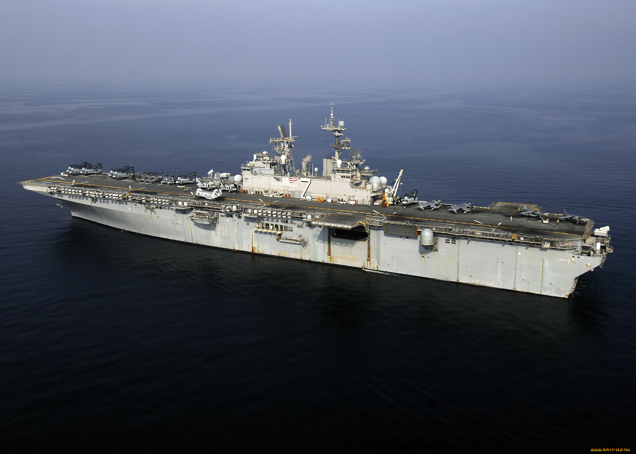 Корабли 7. USS Iwo Jima корабль. USS Iwo Jima LHD-7. Десантные вертолётоносцы типа «Иводзима». Вертолетоносец Триполи.